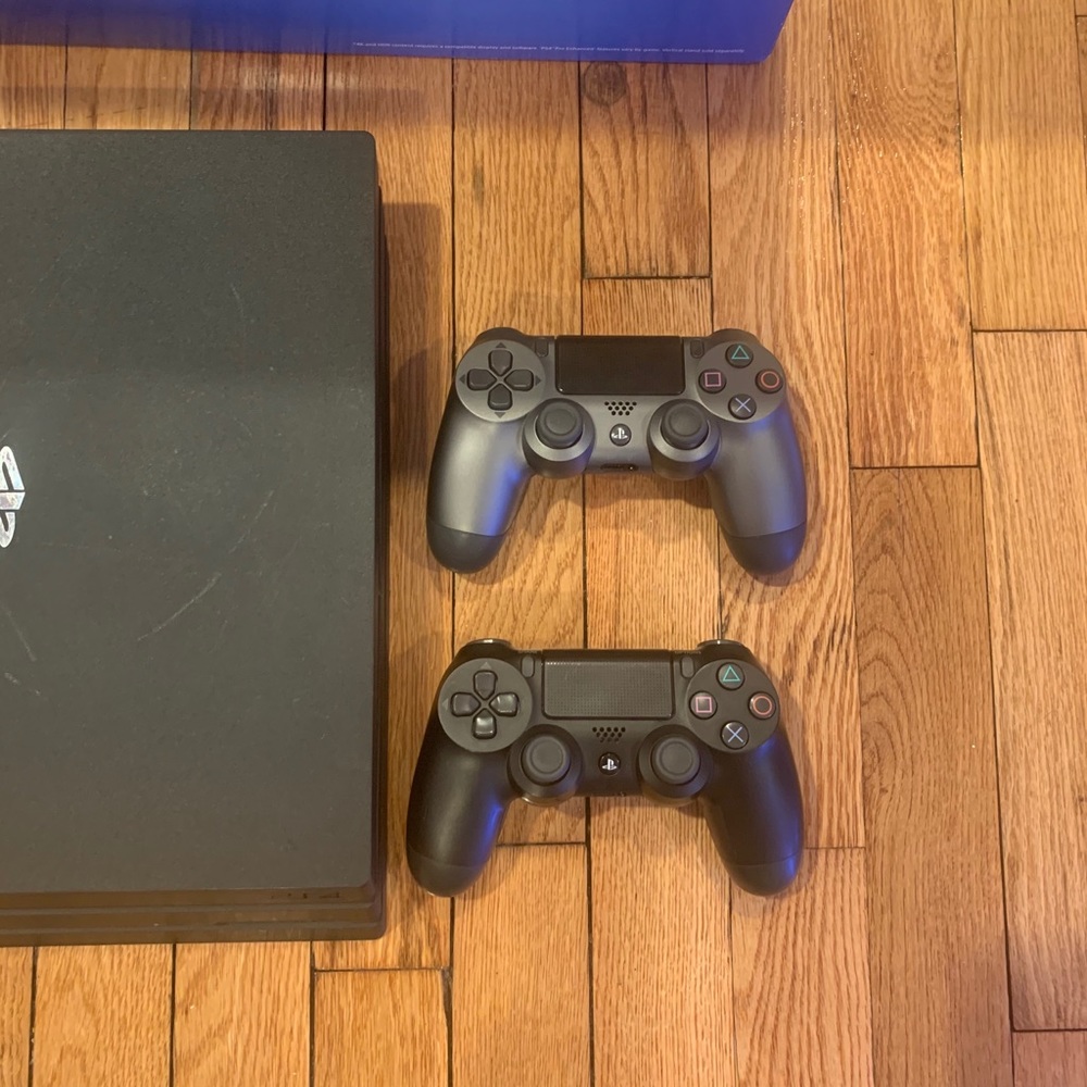 PS4 Pro - Picture 2 of 2